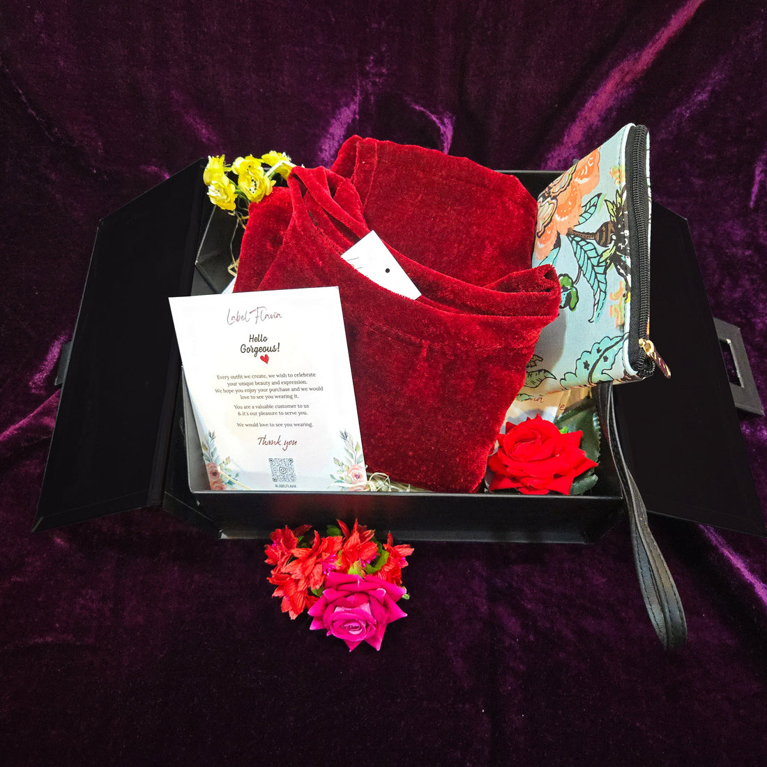 Elegant Black Gift Box – Stylish, Sustainable, and Full of Love - Medium Size | | Shop stylish women's clothing online at Label Flavia |